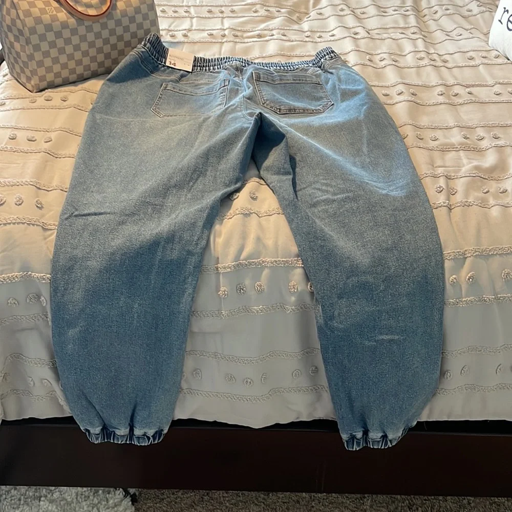 NWT Mid-Rise Boyfriend Jeans- 14 - Picture 5 of 6